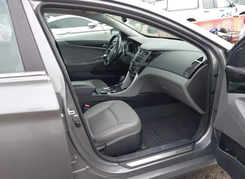 2014 HYUNDAI Sonata Used VIN 5NPEC4AC1EH908867 – trunk area
