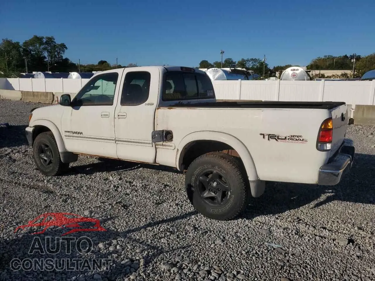 2000 TOYOTA TUNDRA Damaged VIN 5TBBT4810YS040973 – rear exterior