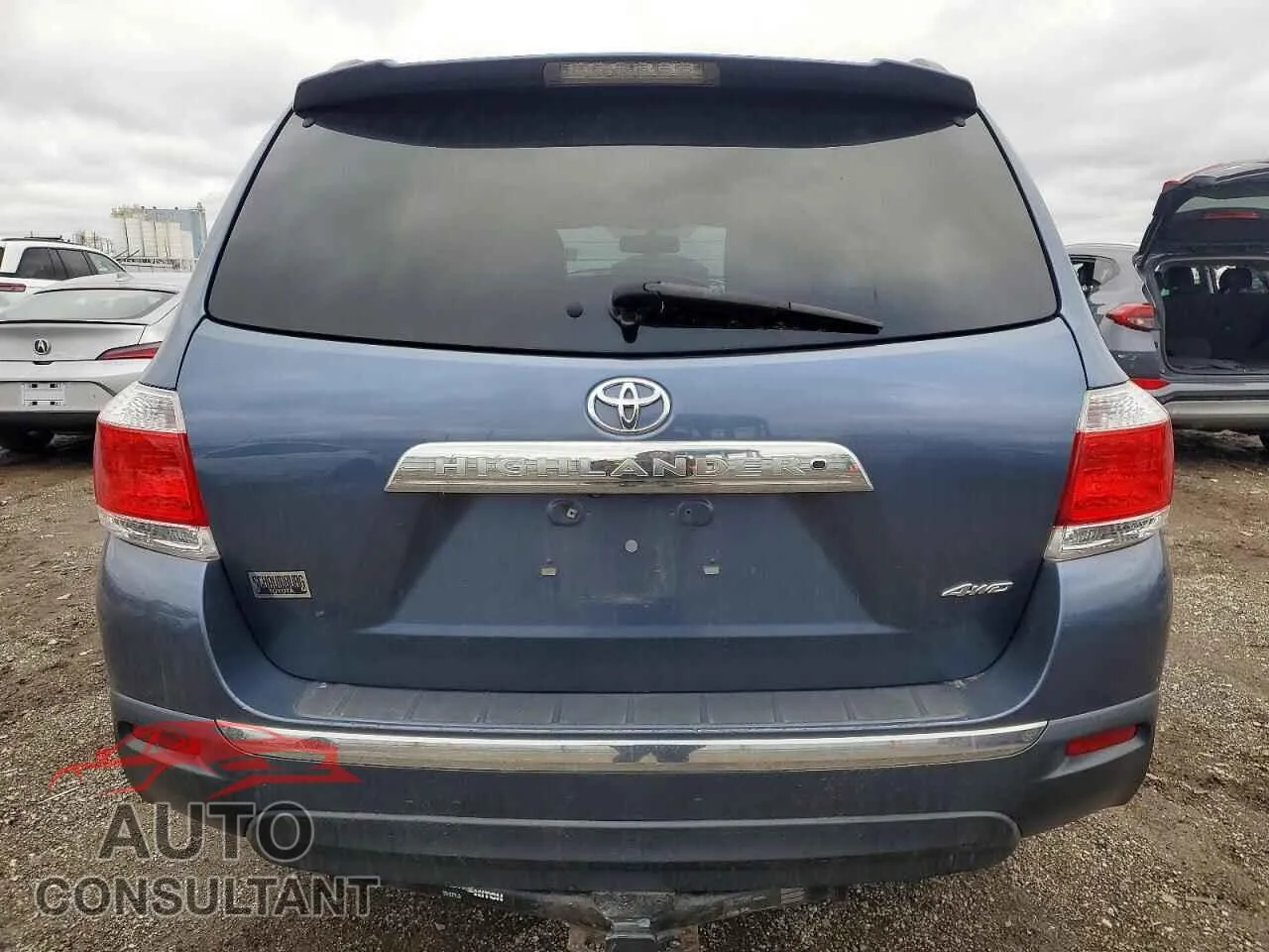 2013 TOYOTA HIGHLANDER Damaged VIN 5TDBK3EH4DS225611 – engine bay
