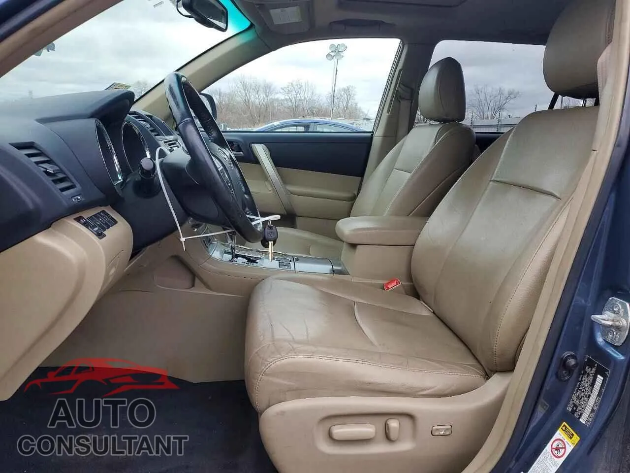 2013 TOYOTA HIGHLANDER Damaged VIN 5TDBK3EH4DS225611 – exterior detail