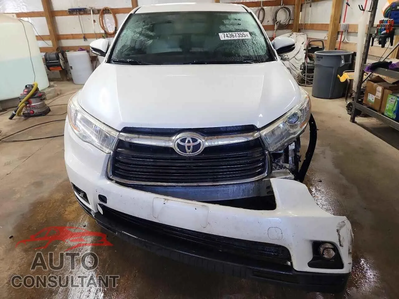 2016 TOYOTA HIGHLANDER Damaged VIN 5TDBKRFH8GS330075 – interior seats