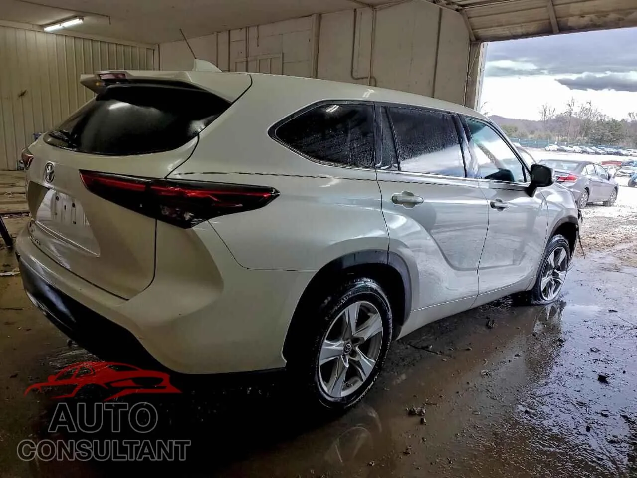 2021 TOYOTA HIGHLANDER Damaged VIN 5TDCZRAH0MS033708 – side profile