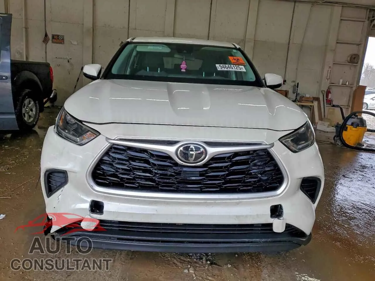 2021 TOYOTA HIGHLANDER Damaged VIN 5TDCZRAH0MS033708 – interior seats