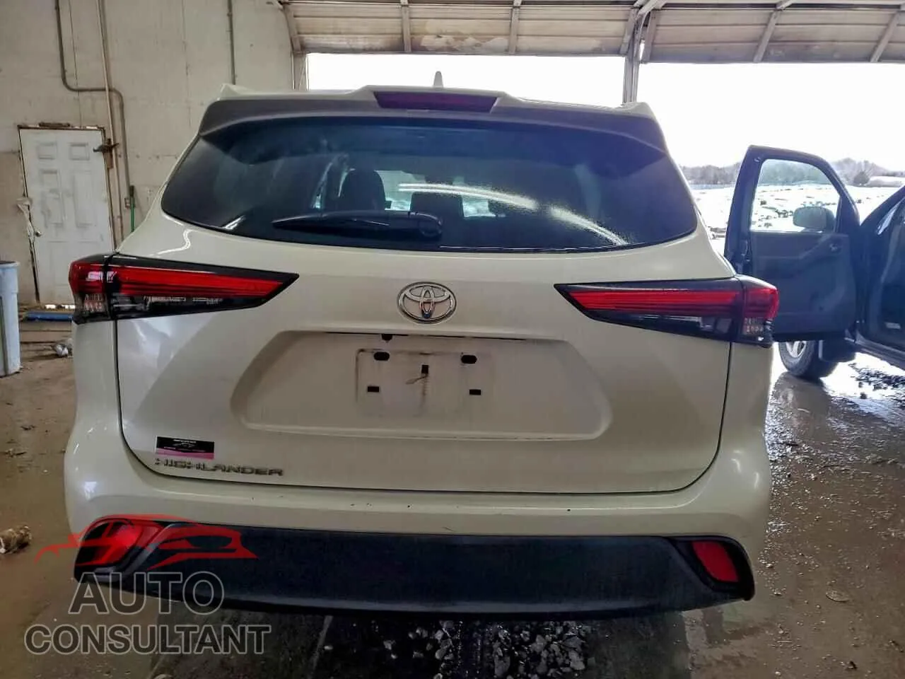 2021 TOYOTA HIGHLANDER Damaged VIN 5TDCZRAH0MS033708 – engine bay