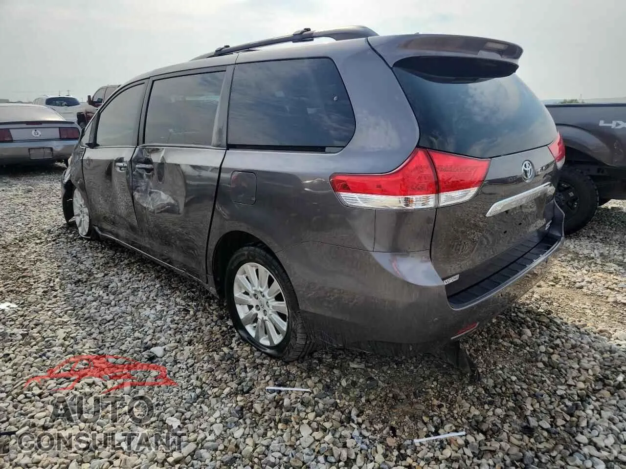 2011 TOYOTA All Models Damaged VIN 5TDDK3DC3BS011818 – rear exterior