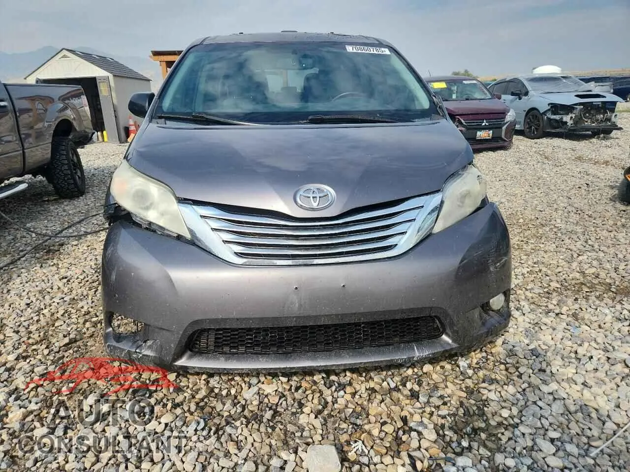 2011 TOYOTA All Models Damaged VIN 5TDDK3DC3BS011818 – interior seats