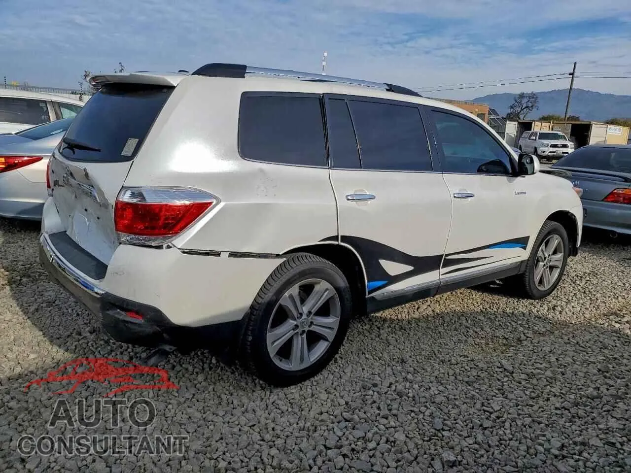 2013 TOYOTA HIGHLANDER Damaged VIN 5TDDK3EH1DS232153 – side profile