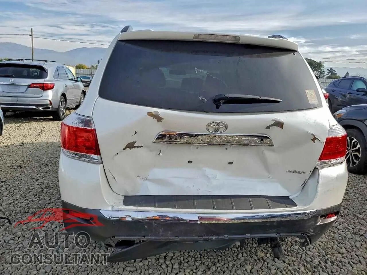 2013 TOYOTA HIGHLANDER Damaged VIN 5TDDK3EH1DS232153 – engine bay
