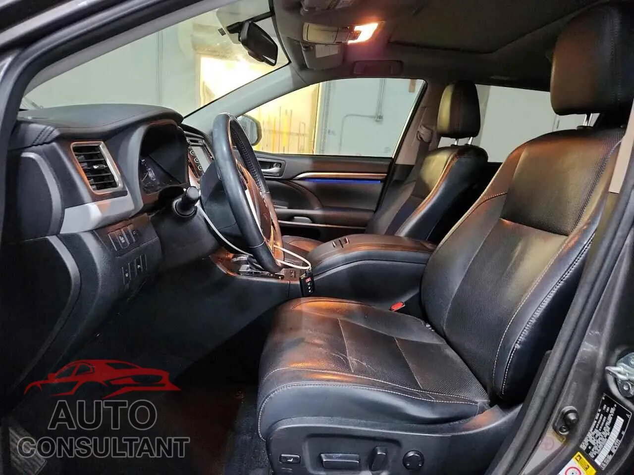 2015 TOYOTA HIGHLANDER Damaged VIN 5TDDKRFH3FS093289 – exterior detail 2015 TOYOTA HIGHLANDER Damaged VIN 5TDDKRFH3FS093289 – exterior detail