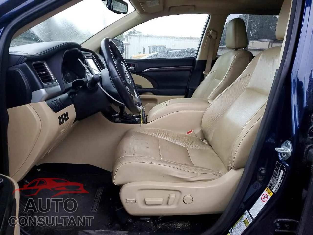 2014 TOYOTA HIGHLANDER Damaged VIN 5TDDKRFH7ES052985 – exterior detail