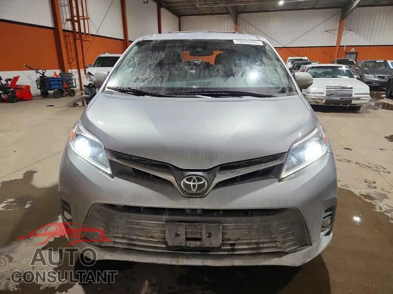 2018 TOYOTA All Models Damaged VIN 5TDDZ3DC4JS205168 – interior seats