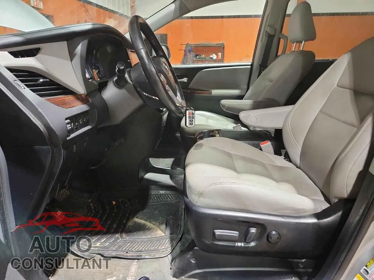 2018 TOYOTA All Models Damaged VIN 5TDDZ3DC4JS205168 – exterior detail