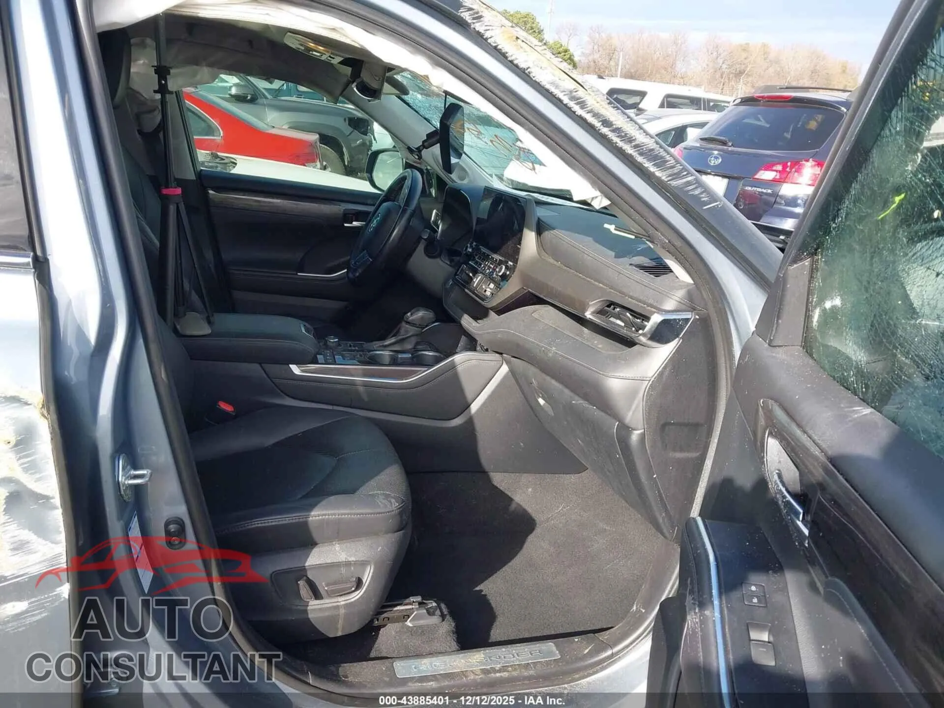 2020 TOYOTA HIGHLANDER Damaged VIN 5TDDZRBH1LS006356 – interior seats