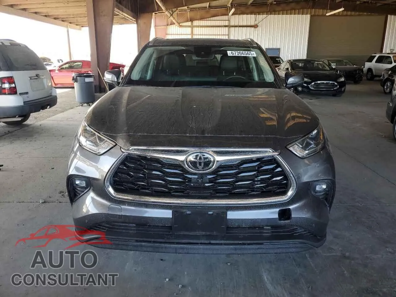 2022 TOYOTA HIGHLANDER Damaged VIN 5TDDZRBH1NS247630 – interior seats