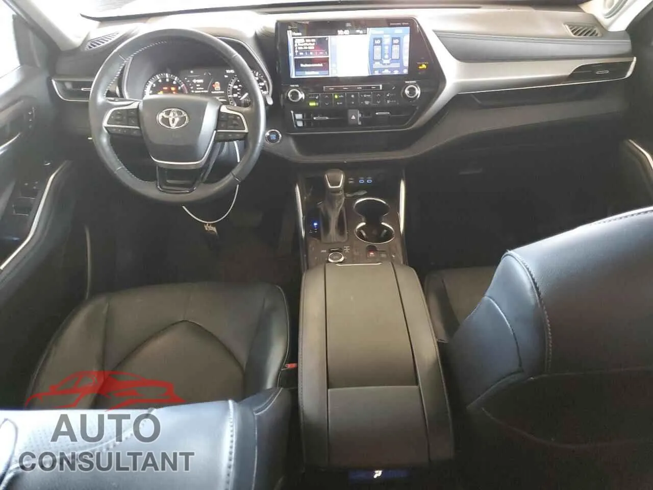 2022 TOYOTA HIGHLANDER Damaged VIN 5TDDZRBH1NS247630 – undercarriage