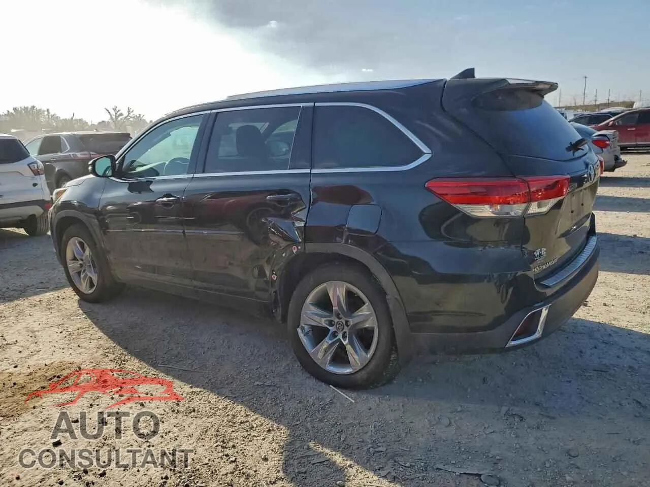 2018 TOYOTA HIGHLANDER Damaged VIN 5TDDZRFH9JS824179 – rear exterior