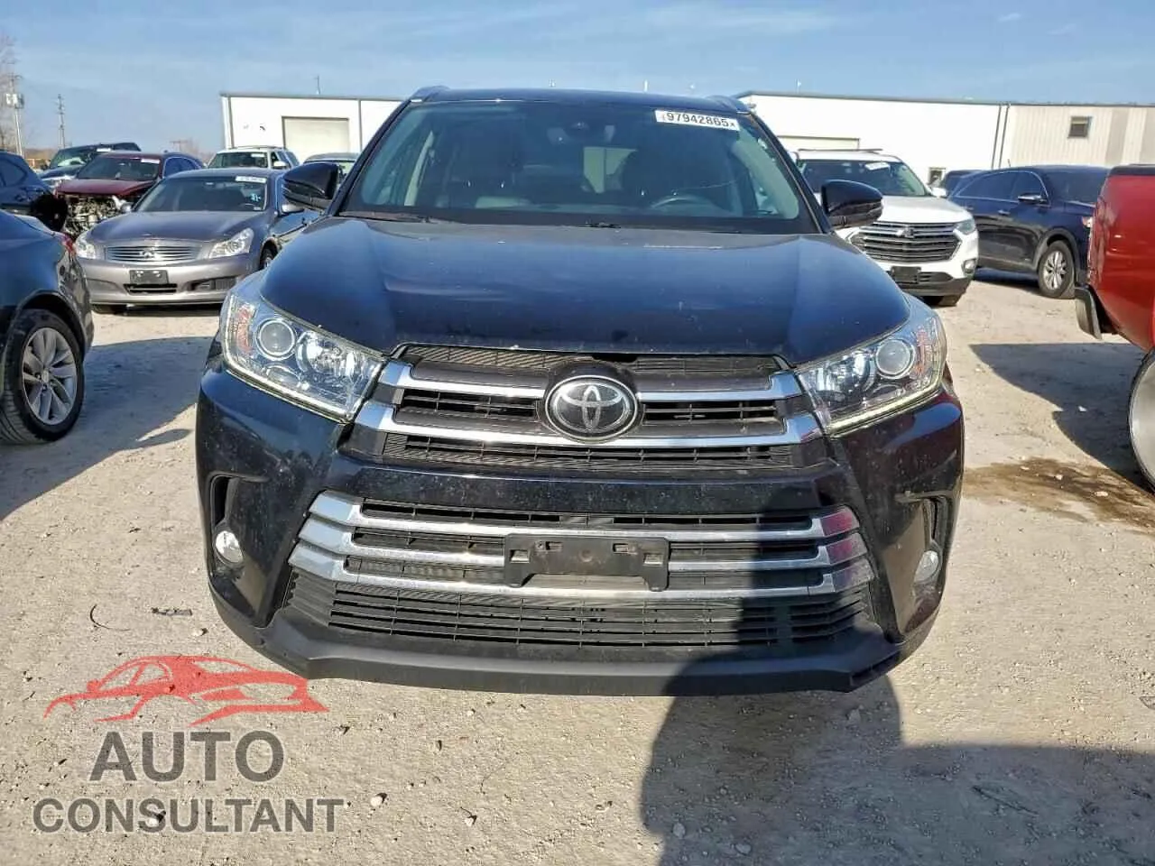 2018 TOYOTA HIGHLANDER Damaged VIN 5TDDZRFH9JS824179 – interior seats