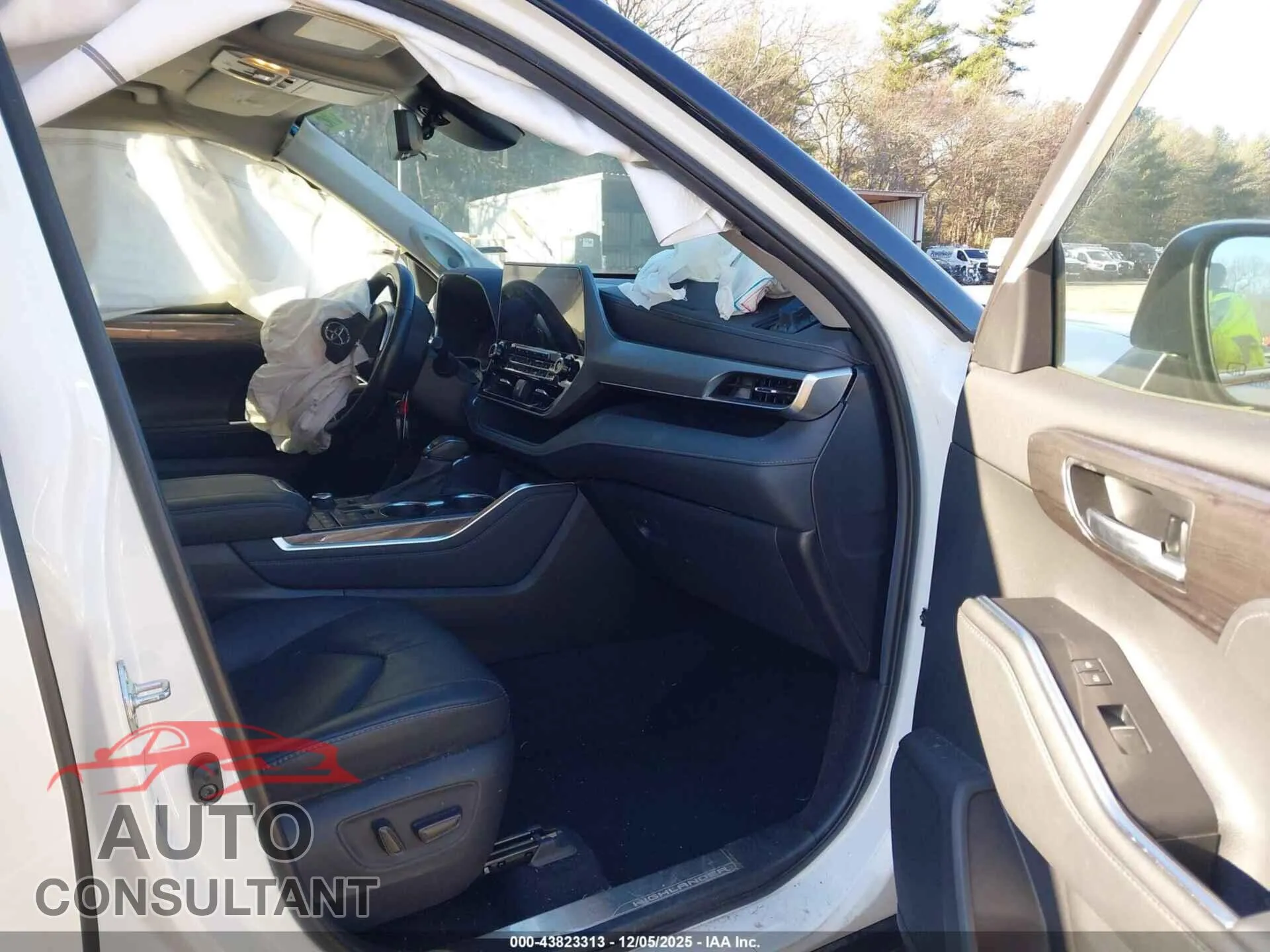 2020 TOYOTA HIGHLANDER Damaged VIN 5TDFZRBH9LS050467 – interior seats