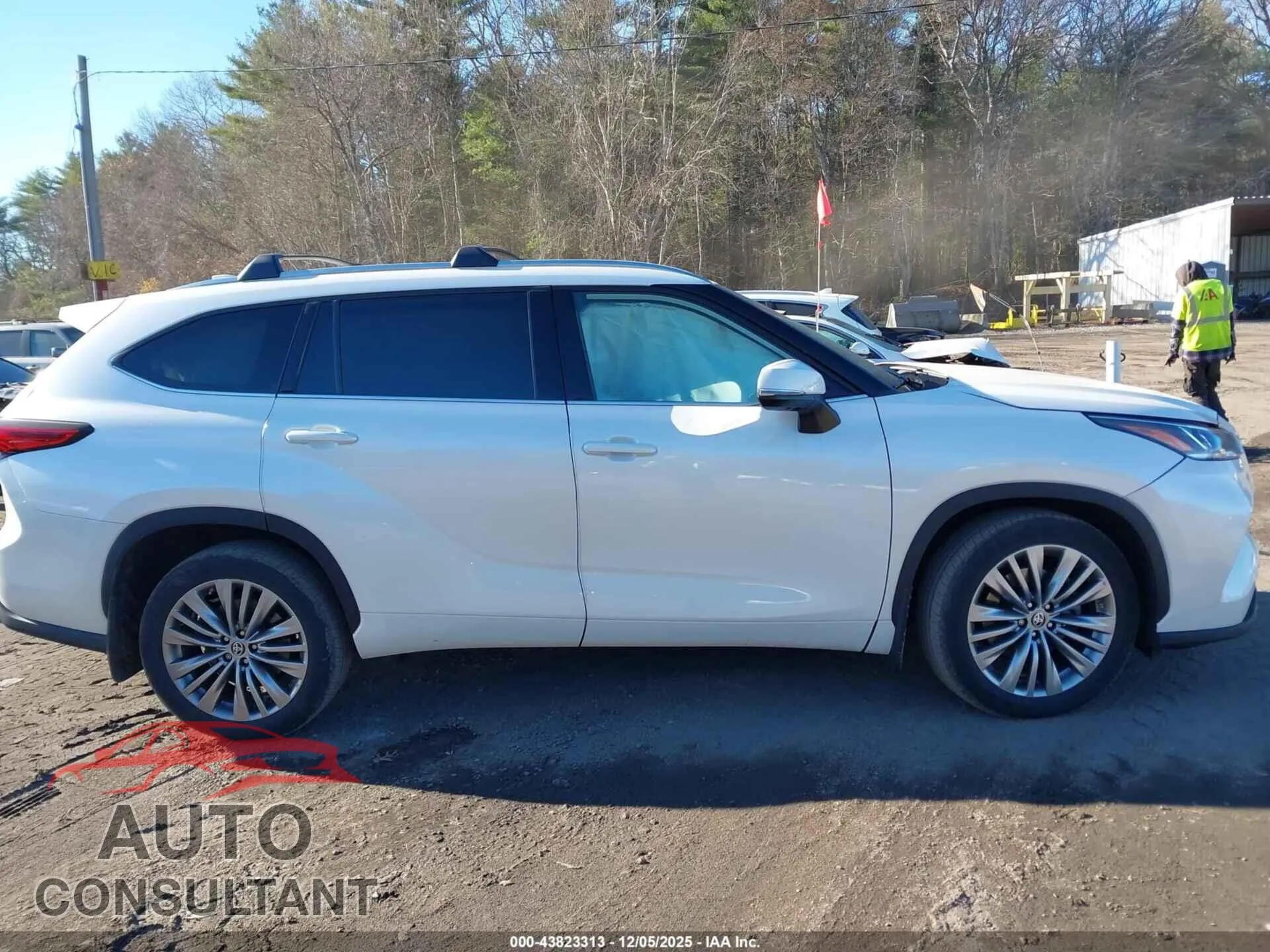 2020 TOYOTA HIGHLANDER Damaged VIN 5TDFZRBH9LS050467 – photo 13