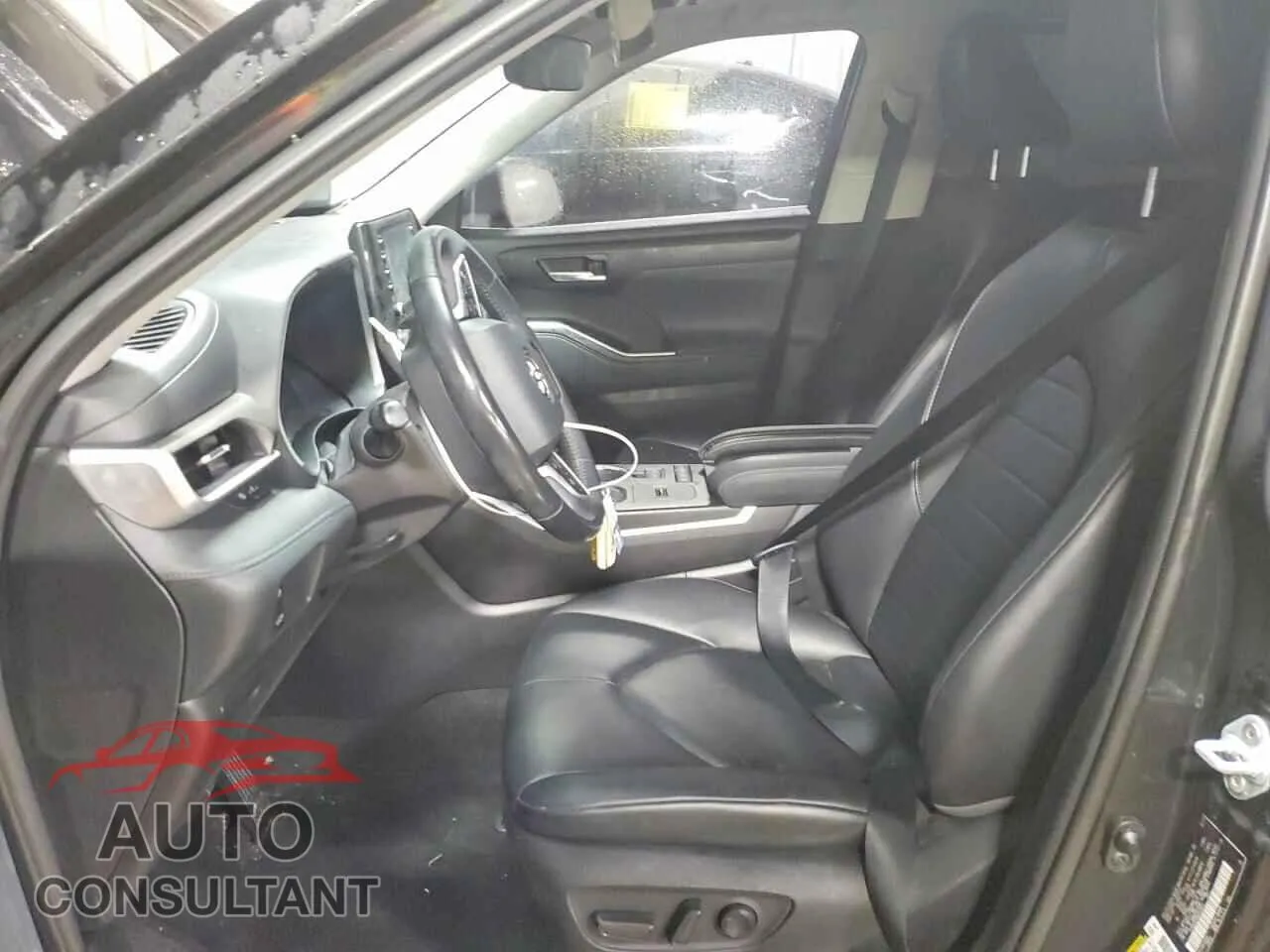 2021 TOYOTA HIGHLANDER Damaged VIN 5TDGBRCH0MS039091 – exterior detail