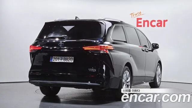2022 Toyota Sienna 4th Gen 2.5 Hybrid 2WD Sold VIN 5TDGRKEC5NS102420 – interior seats