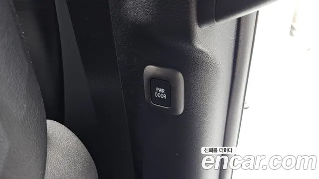 2025 Toyota Sienna 4th Gen 2.5 Hybrid AWD Sold VIN 5TDGSKFC5SS174555 – trunk area