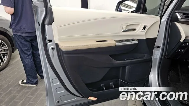 2024 Toyota Sienna 4th Gen 2.5 Hybrid AWD Sold VIN 5TDGSKFC7RS130714 – rear exterior