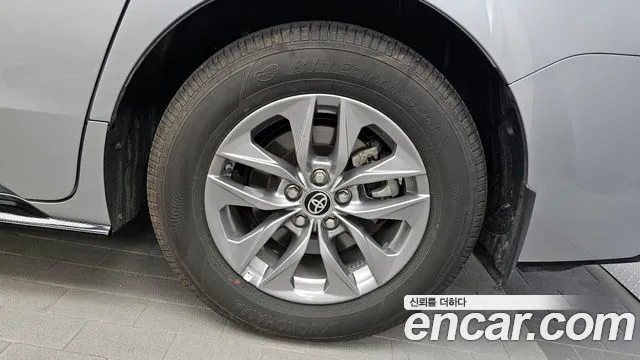2024 Toyota Sienna 4th Gen 2.5 Hybrid AWD Sold VIN 5TDGSKFC7RS130714 – interior seats