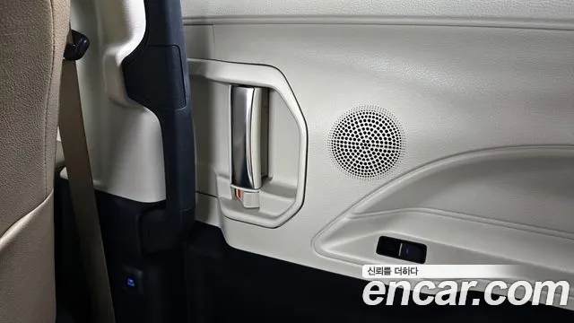 2024 Toyota Sienna 4th Gen 2.5 Hybrid AWD Sold VIN 5TDGSKFC7RS130714 – exterior detail
