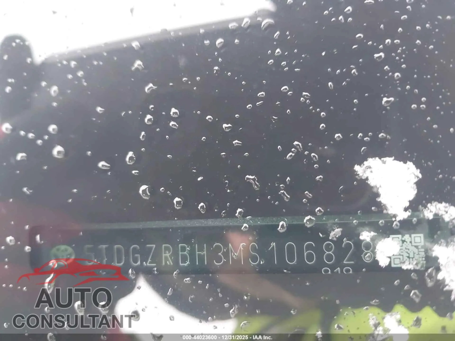 2021 TOYOTA HIGHLANDER Damaged VIN 5TDGZRBH3MS106828 – trunk area