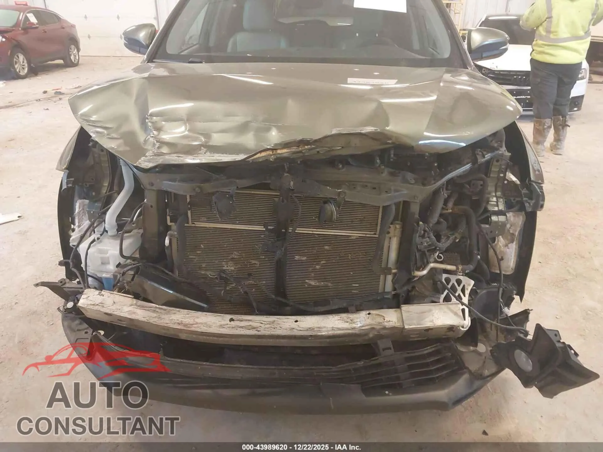 2019 TOYOTA HIGHLANDER HYBRID Damaged VIN 5TDJGRFHXKS075340 – engine bay