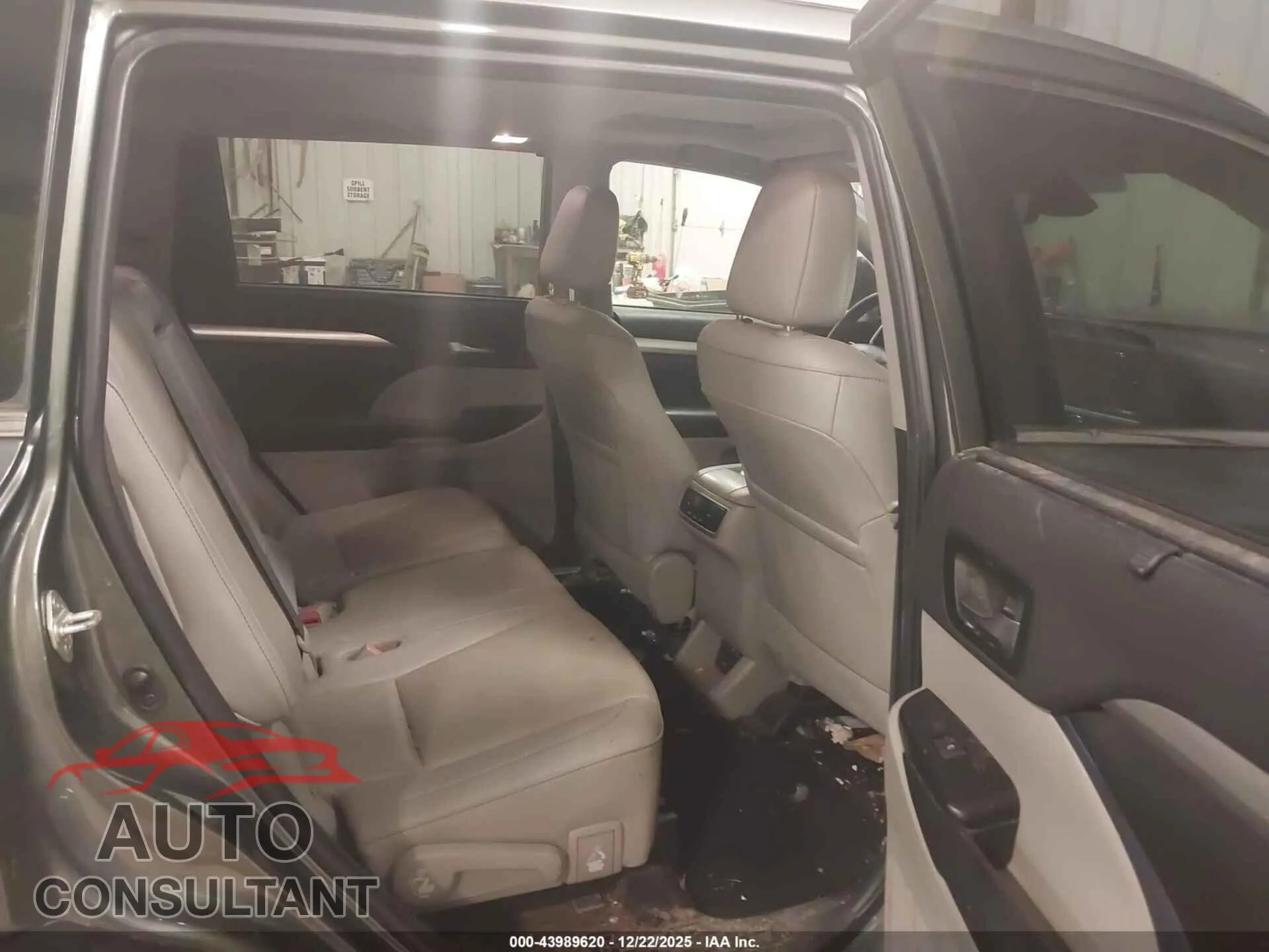 2019 TOYOTA HIGHLANDER HYBRID Damaged VIN 5TDJGRFHXKS075340 – undercarriage