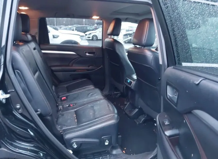2016 TOYOTA Highlander Used VIN 5TDJKRFH3GS338760 – trunk area
