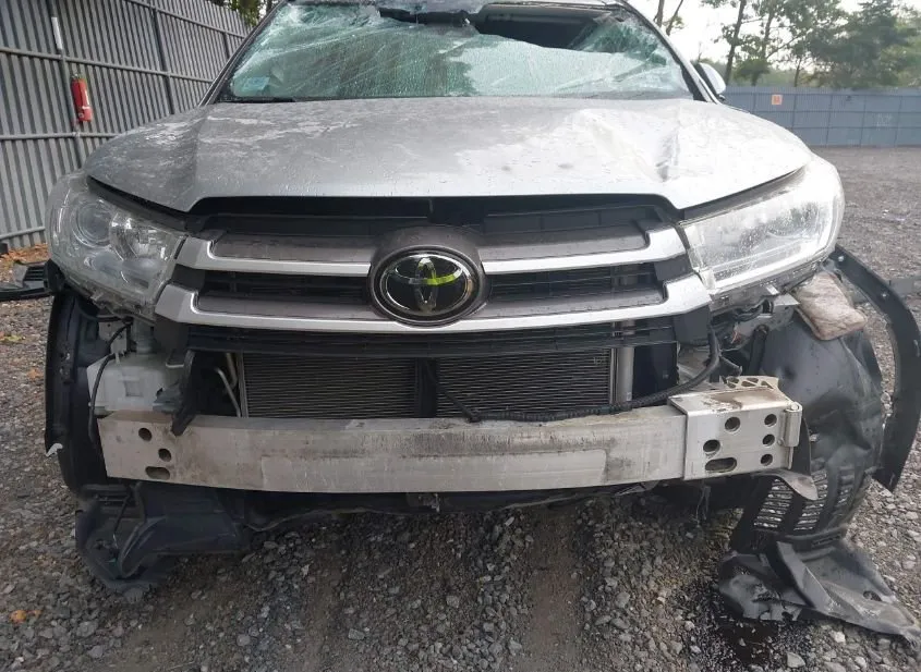 2019 TOYOTA Highlander Used VIN 5TDJZRFHXKS937210 – engine bay