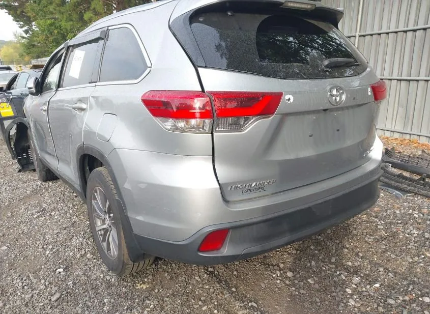 2019 TOYOTA Highlander Used VIN 5TDJZRFHXKS937210 – exterior detail