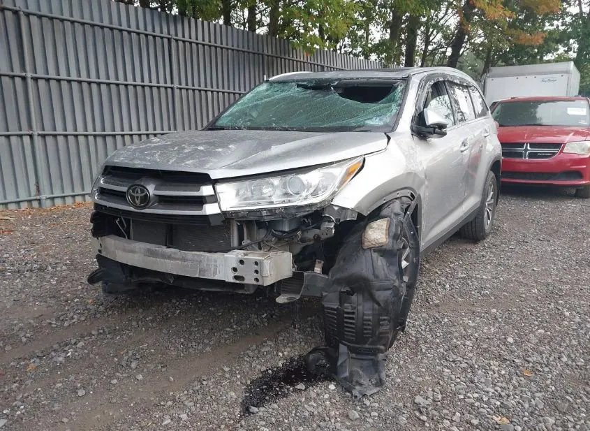 2019 TOYOTA Highlander Used VIN 5TDJZRFHXKS937210 – trunk area