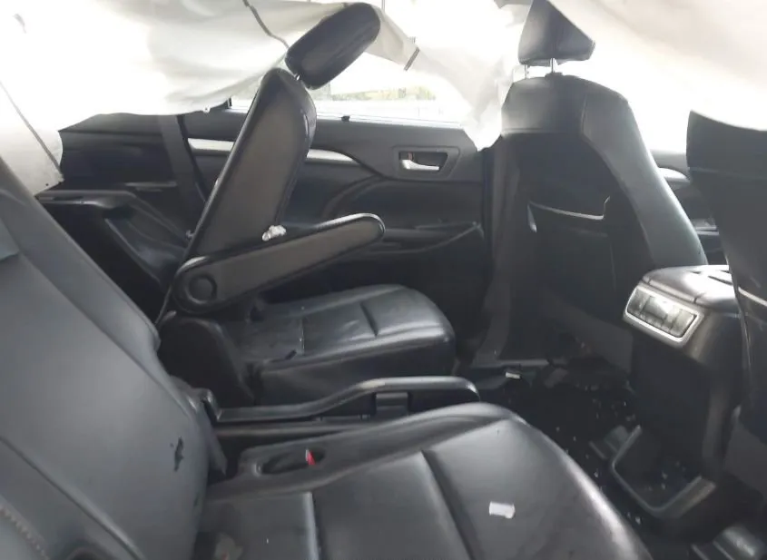 2019 TOYOTA Highlander Used VIN 5TDJZRFHXKS937210 – photo 18
