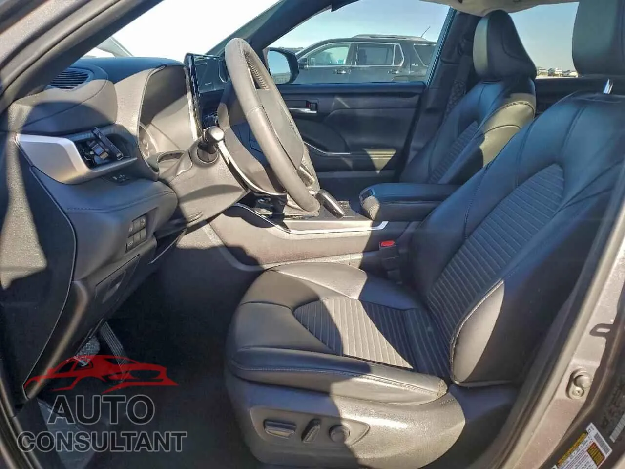 2024 TOYOTA HIGHLANDER Damaged VIN 5TDKDRAHXRS531903 – exterior detail