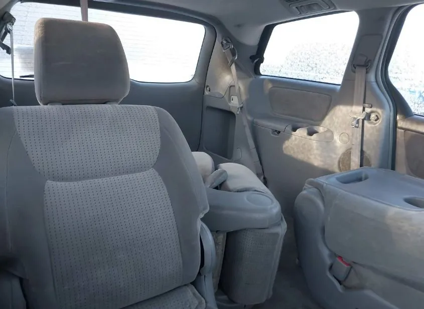 2010 TOYOTA Sienna Used VIN 5TDKK4CC3AS292337 – rear exterior