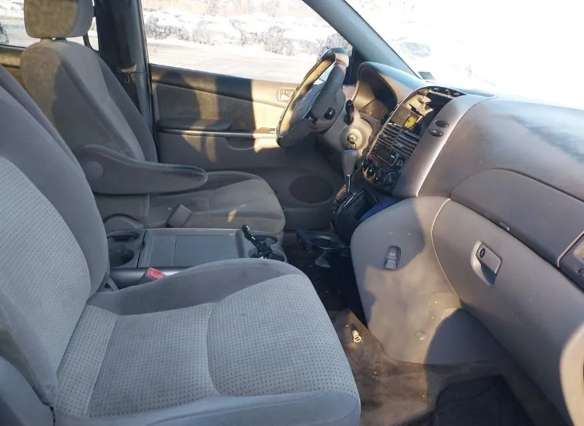 2010 TOYOTA Sienna Used VIN 5TDKK4CC3AS292337 – undercarriage