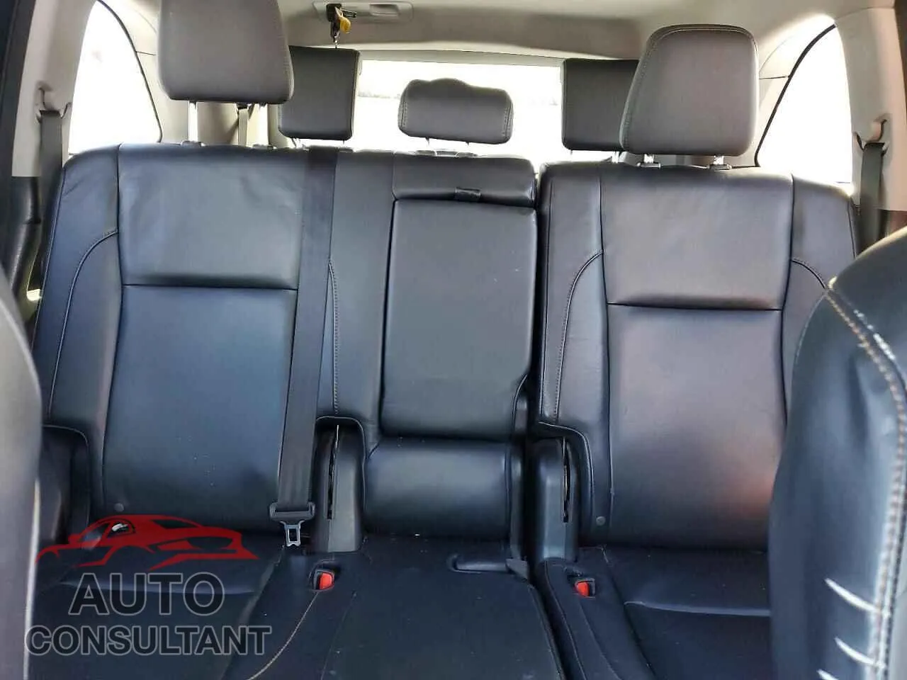 2015 TOYOTA HIGHLANDER Damaged VIN 5TDKKRFH6FS115664 – odometer reading
