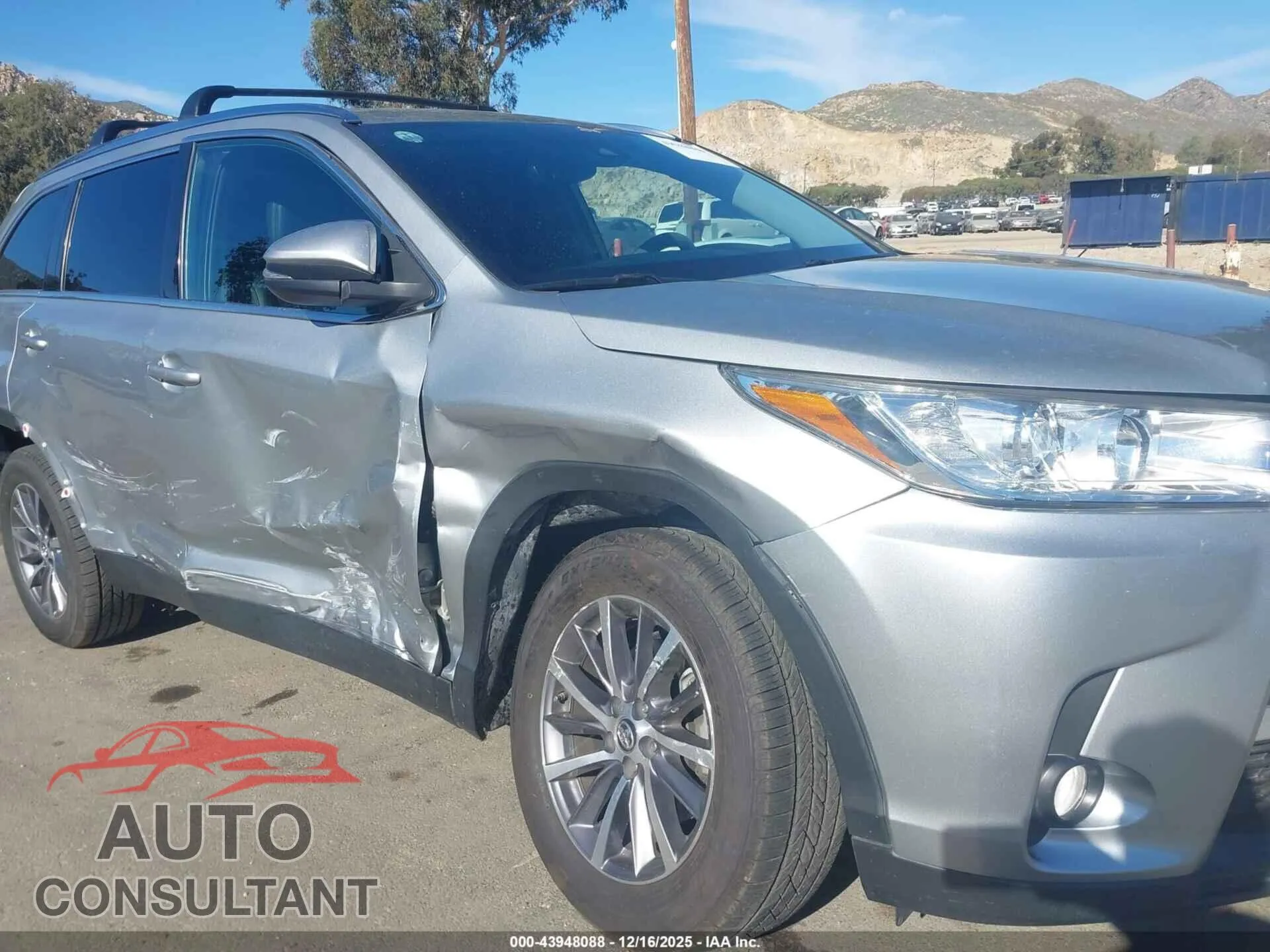 2019 TOYOTA HIGHLANDER Damaged VIN 5TDKZRFH8KS307948 – engine bay