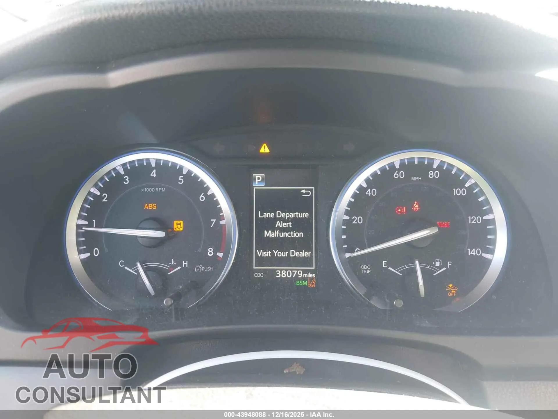 2019 TOYOTA HIGHLANDER Damaged VIN 5TDKZRFH8KS307948 – exterior detail