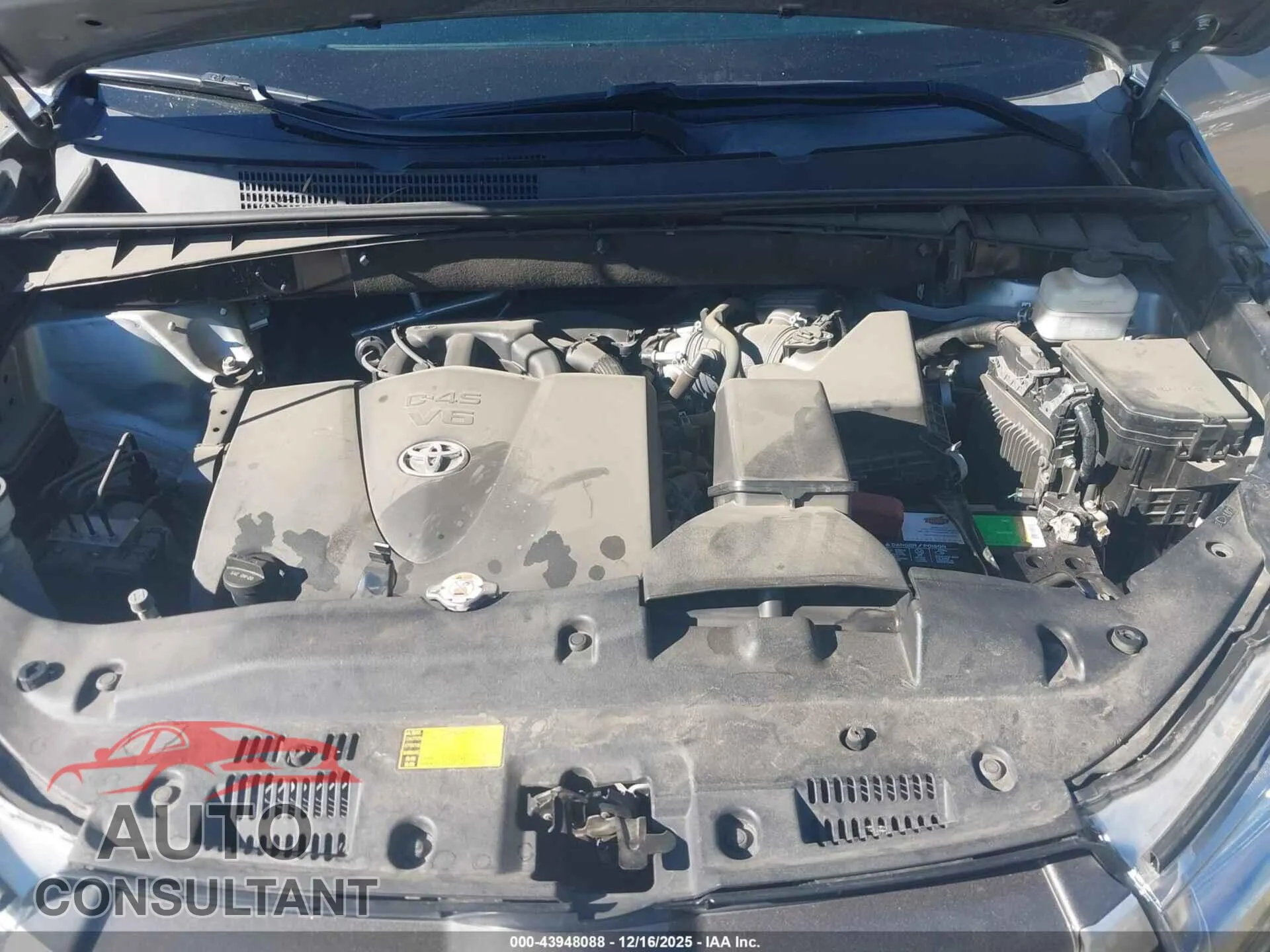 2019 TOYOTA HIGHLANDER Damaged VIN 5TDKZRFH8KS307948 – odometer reading