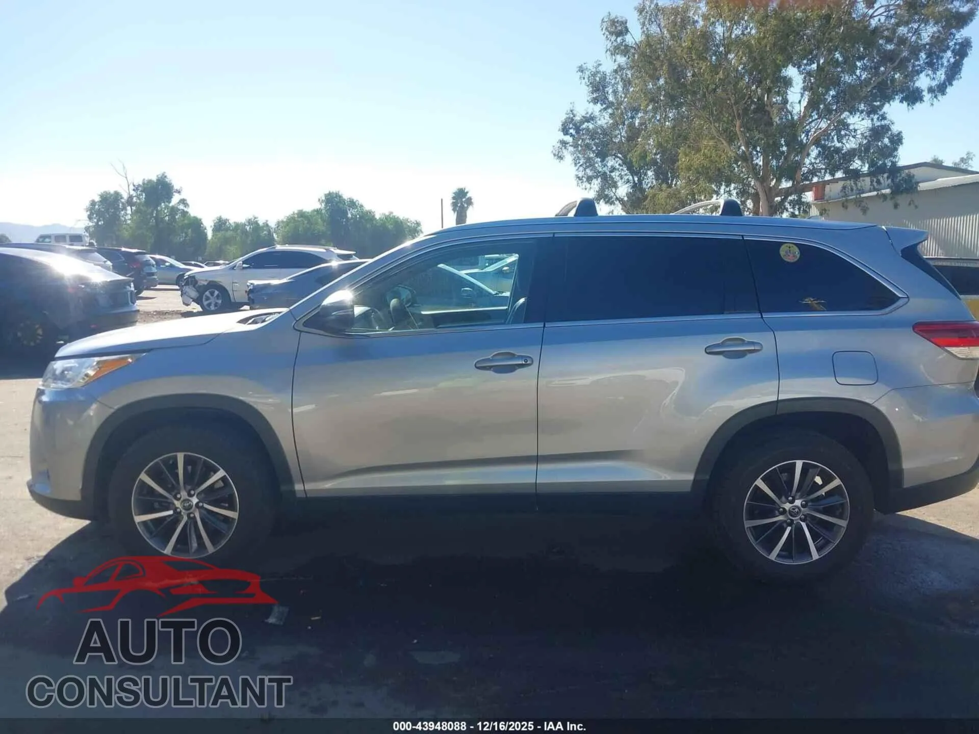 2019 TOYOTA HIGHLANDER Damaged VIN 5TDKZRFH8KS307948 – photo 15