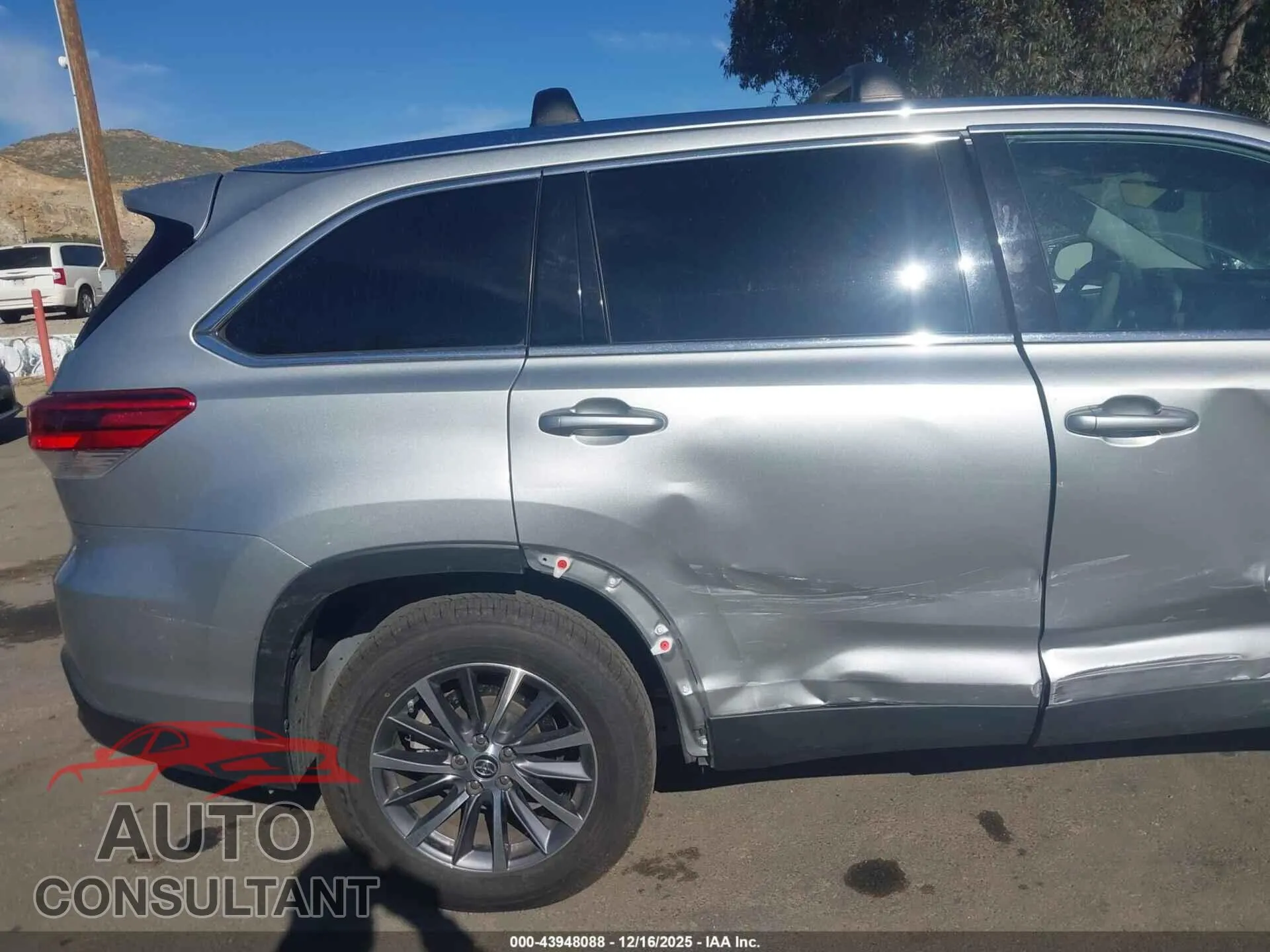 2019 TOYOTA HIGHLANDER Damaged VIN 5TDKZRFH8KS307948 – photo 18