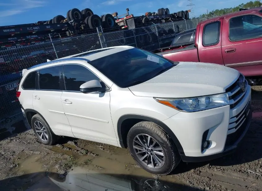 2018 TOYOTA Highlander Used VIN 5TDKZRFH9JS546214 – side profile