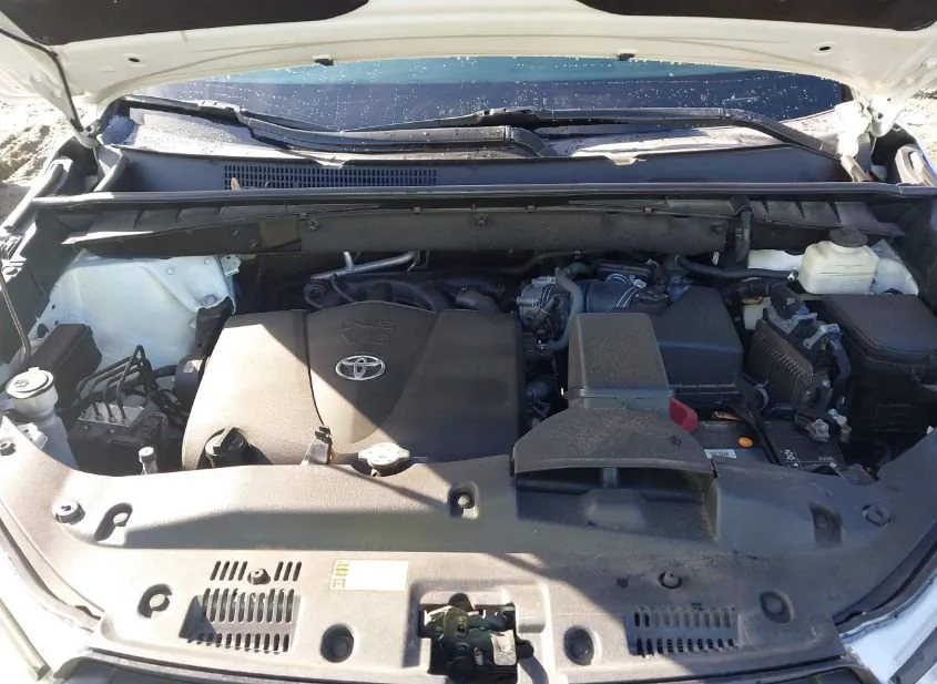 2018 TOYOTA Highlander Used VIN 5TDKZRFH9JS546214 – interior seats