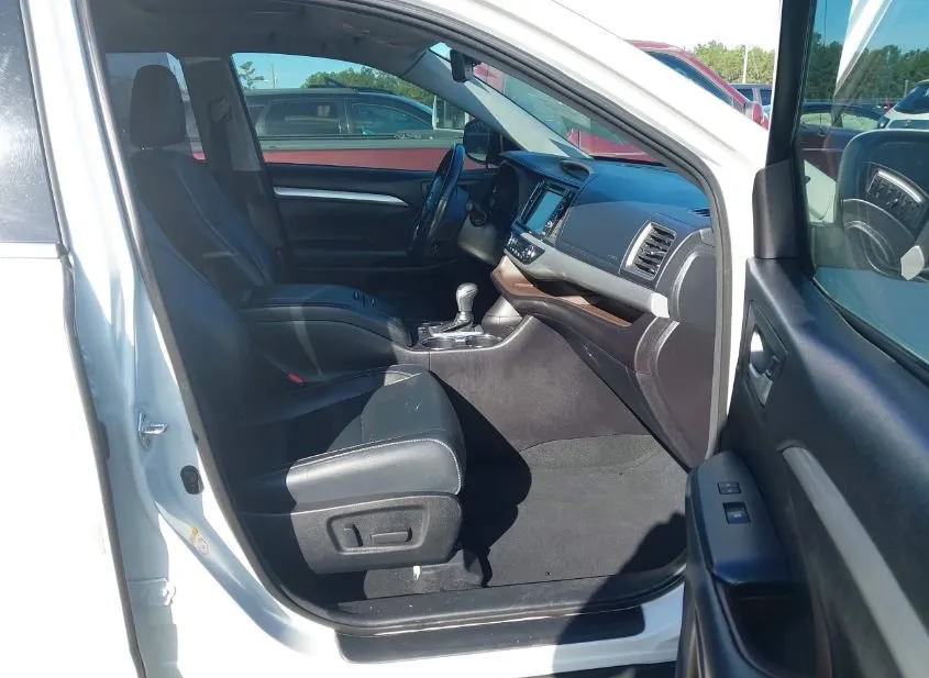 2018 TOYOTA Highlander Used VIN 5TDKZRFH9JS546214 – undercarriage