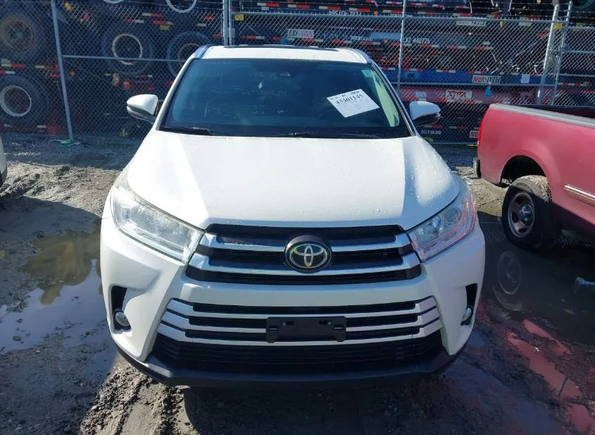 2018 TOYOTA Highlander Used VIN 5TDKZRFH9JS546214 – photo 11